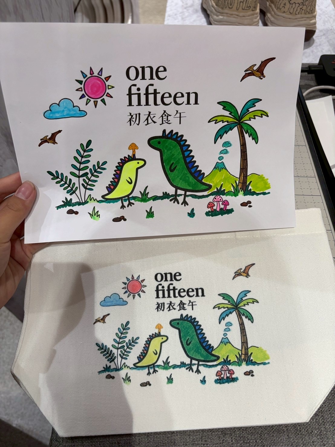 手繪原稿完美複製到帆布袋，色彩飽和且極具質感