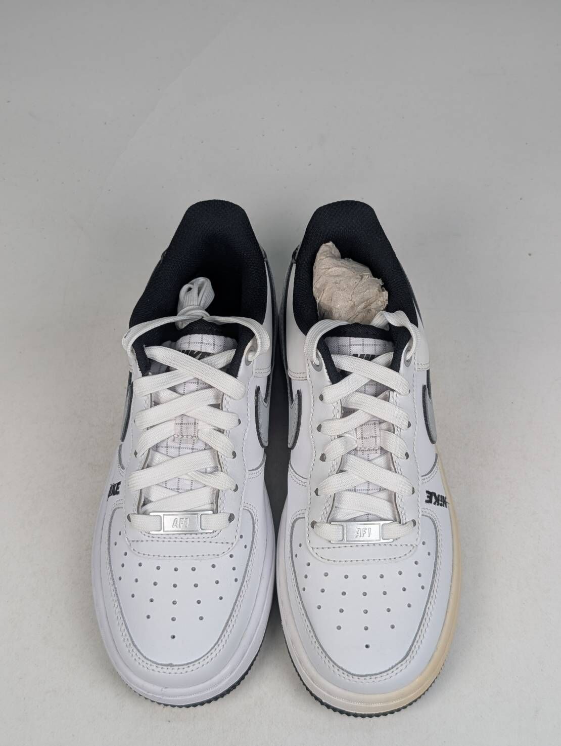 微瑕疵-左右腳內外側泛黃 DO3809-101 3.5Y Air Force 1 LV8 GS "White Wolf Grey" 白黑 女鞋