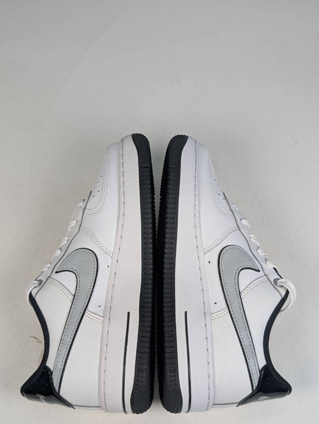 微瑕疵-左右腳內外側泛黃 DO3809-101 3.5Y Air Force 1 LV8 GS "White Wolf Grey" 白黑 女鞋