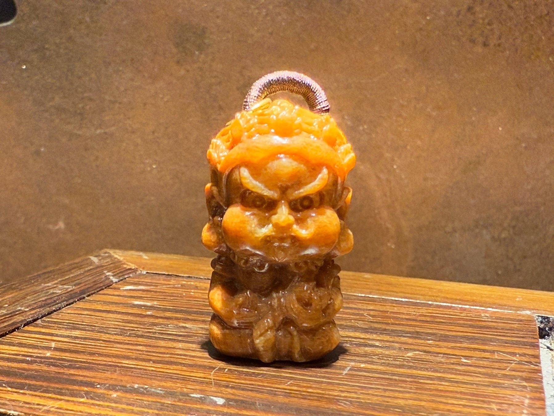 (AC) Q板黃財神 (19x19X33mm) (包頸繩, 配飾隨機) - 龍宮舍利 #0405lg