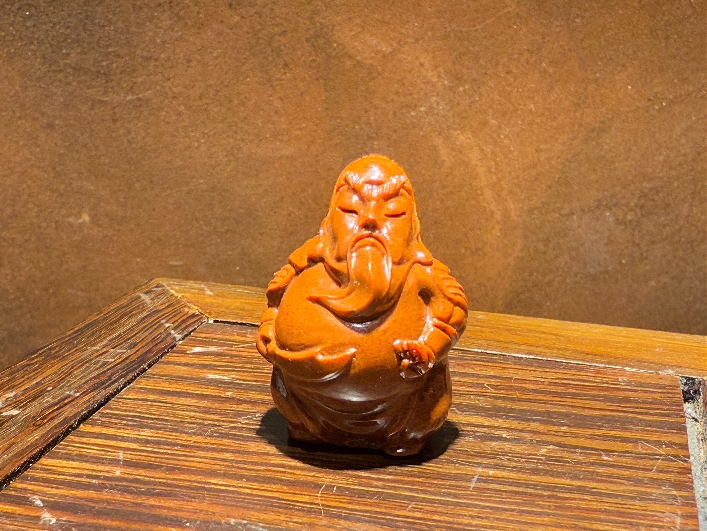 (AD) Q板福氣關公 (21x24x33mm) (包頸繩, 配飾隨機) - 龍宮舍利 #0405lg
