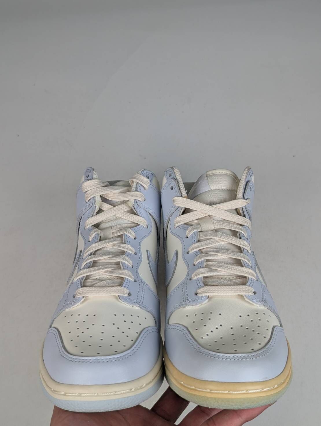 微瑕疵-左右腳中底泛黃鞋口色差左腳中底明顯泛黃 DD1869-102 W5 Nike Dunk High “Football Grey” WMNS 馬卡龍色系