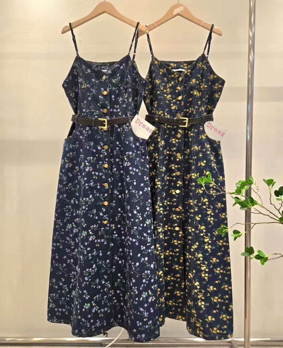 HP62   牛仔碎花連身裙 連BELT   胸36  腰 31   HIP 44    長51   $499[一口價]
