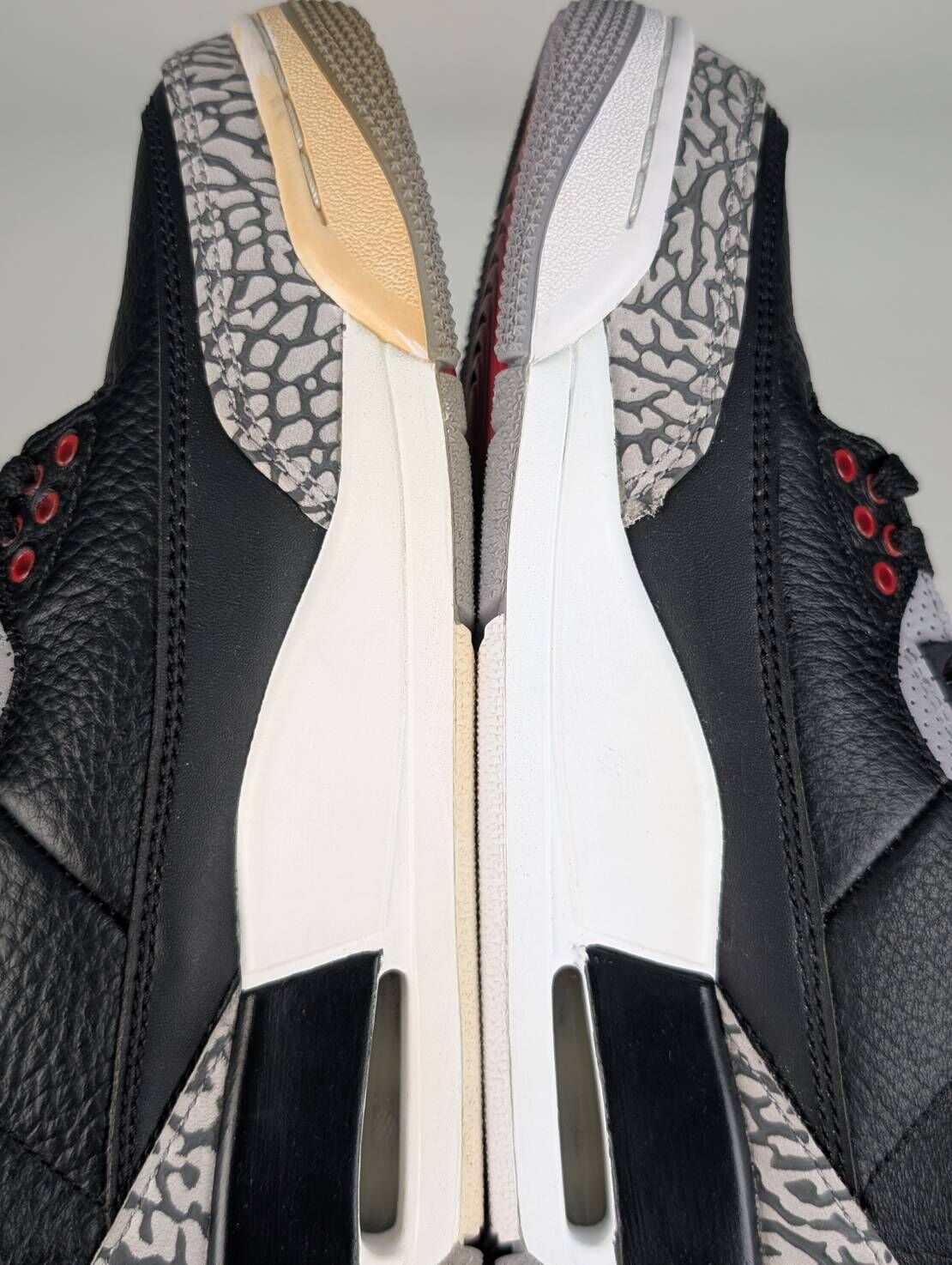 微瑕疵-左右腳後跟LOGO泛黃左腳鞋頭鞋底泛黃 854262-001 M8 Air Jordan 3 Retro OG "Black Cement" 黑水泥 男款