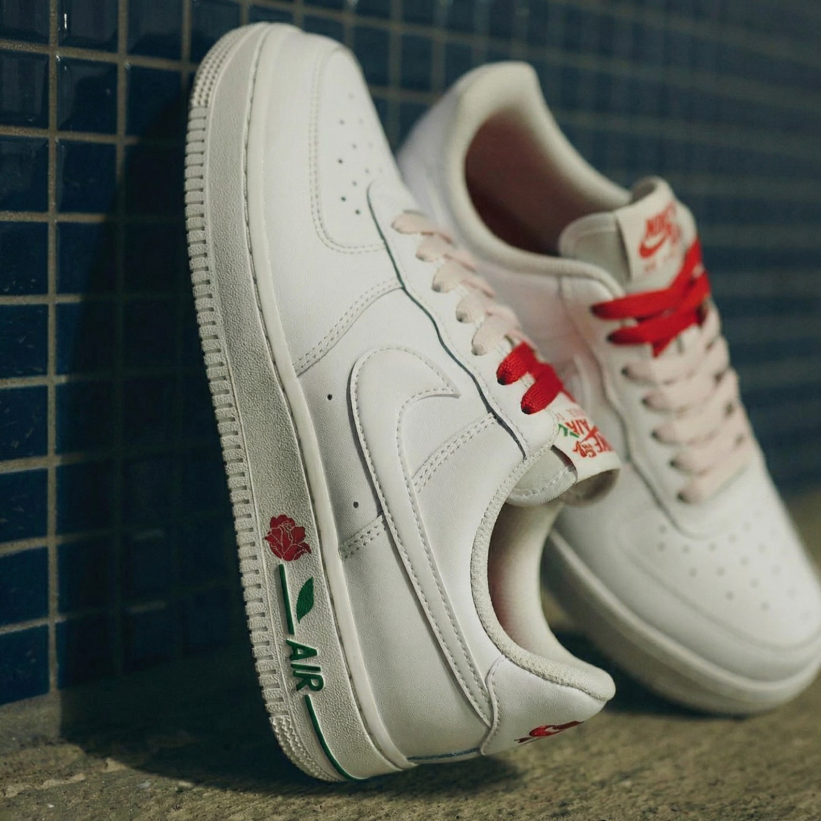 NIKE AIR FORCE 1 