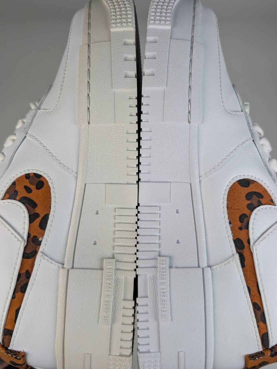 微瑕疵-左腳中底泛黃 CV8481-100 W6 Nike Air Force 1 Pixel “Leopard” 白 豹紋 女款