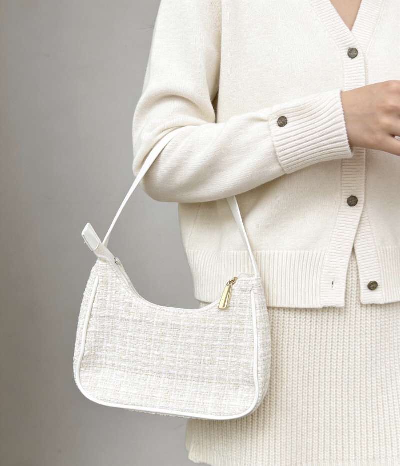 L’Oréal 復顏禮盒贈品粗花半月腋下包