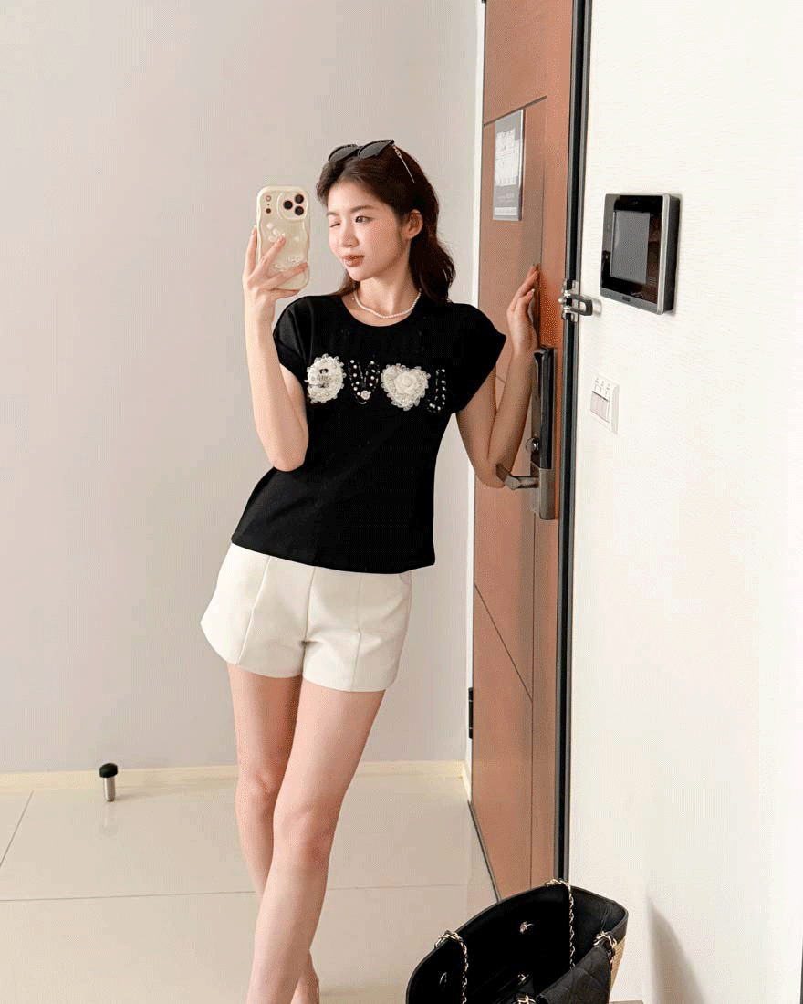 LINA LINA別緻日章珍珠鑽石山茶花英文標語棉T-俐落黑