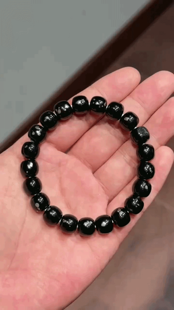 414732 和田玉黑青籽料手串
