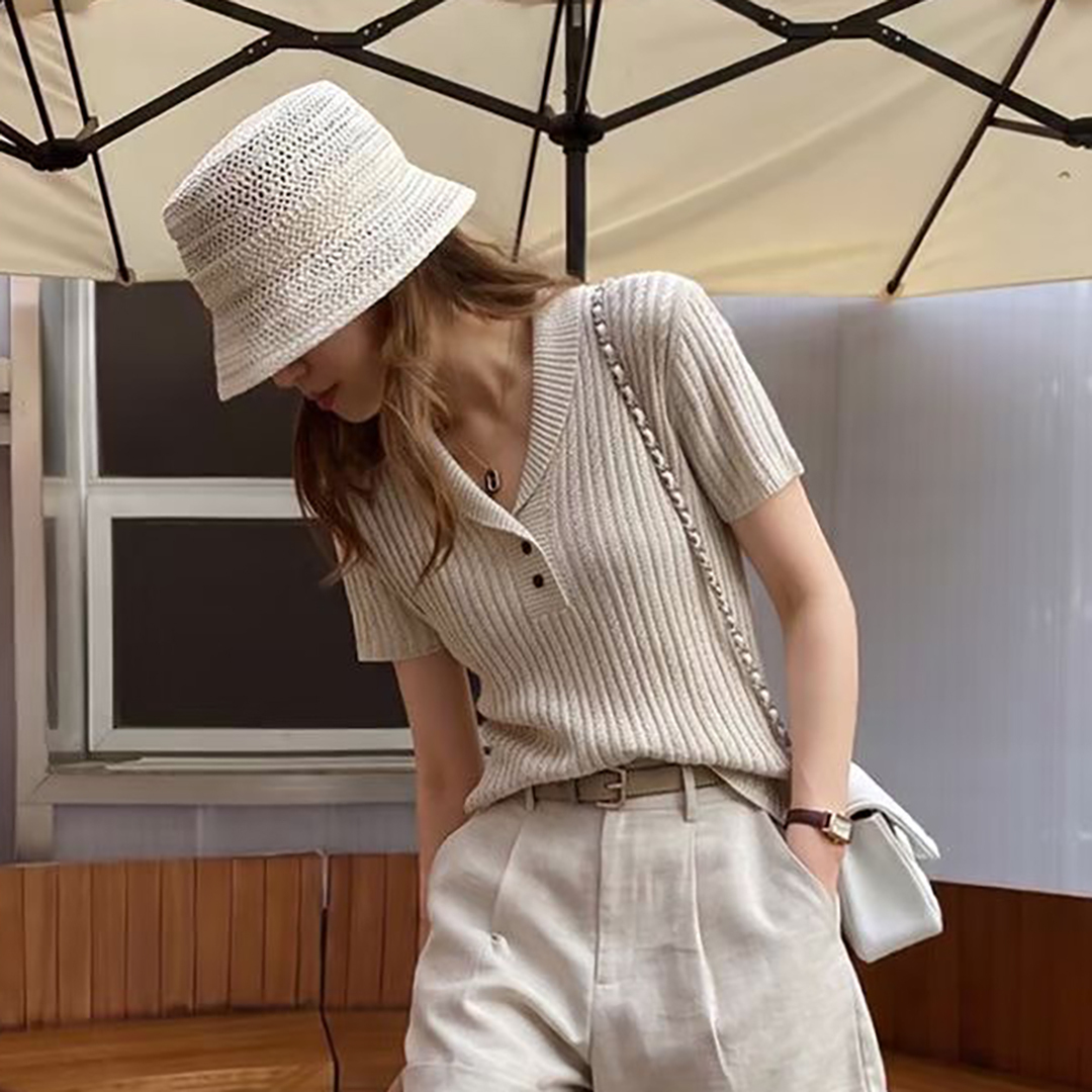 奶油杏V字翻領排釦螺紋短袖上衣-M-L (Elegant & Love)