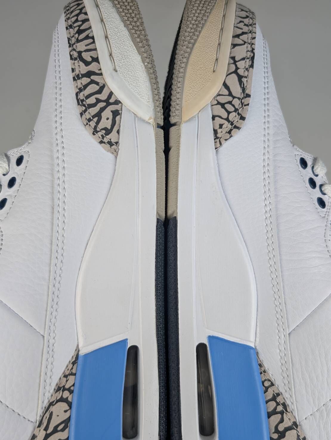 微瑕疵-左右腳中底鞋底泛黃左腳鞋頭內側破皮 CT8532-104 M8 Air Jordan 3 “UNC 北卡