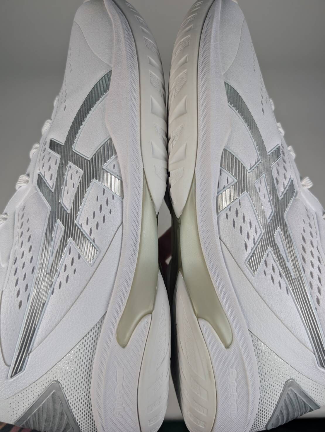 微瑕疵-左右腳中底泛黃 1063A062-100 27.5CM ASICS GELHOOP V15 男女款 寬楦 籃球鞋
