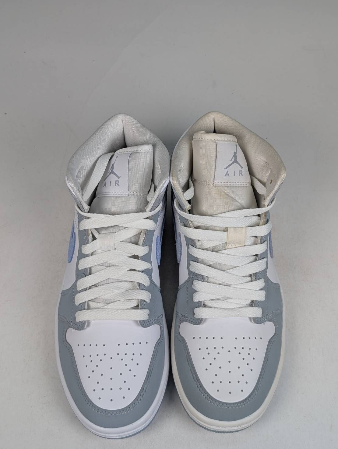 微瑕疵-左腳明顯泛黃 BQ6472-105 W7 Air Jordan 1 Mid '' Wolf Grey '' 小DIOR 灰 女鞋 男女段