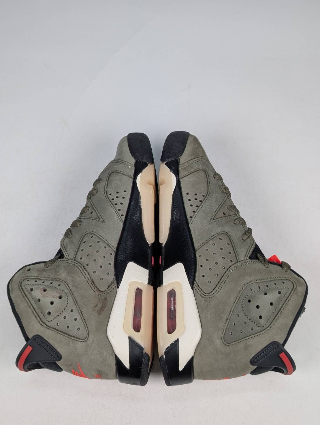 微瑕疵-左右腳中底泛黃鞋面色差左腳內側髒汙 CN1085-200 5Y Jordan 6 Retro Travis Scott (GS) 女鞋