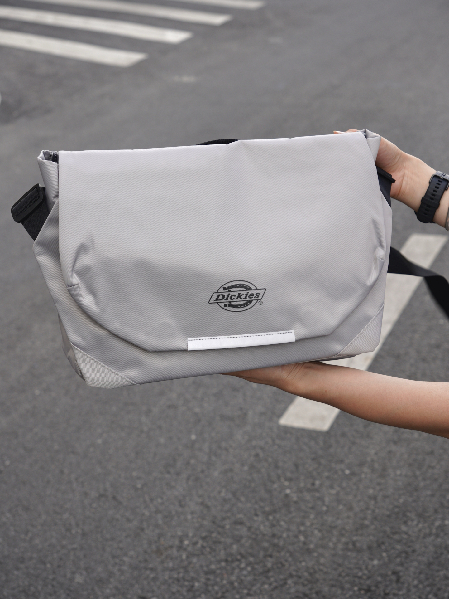 代購-Dickies 3M反光貼騎行帶 機能風 防潑水 斜挎包 大號