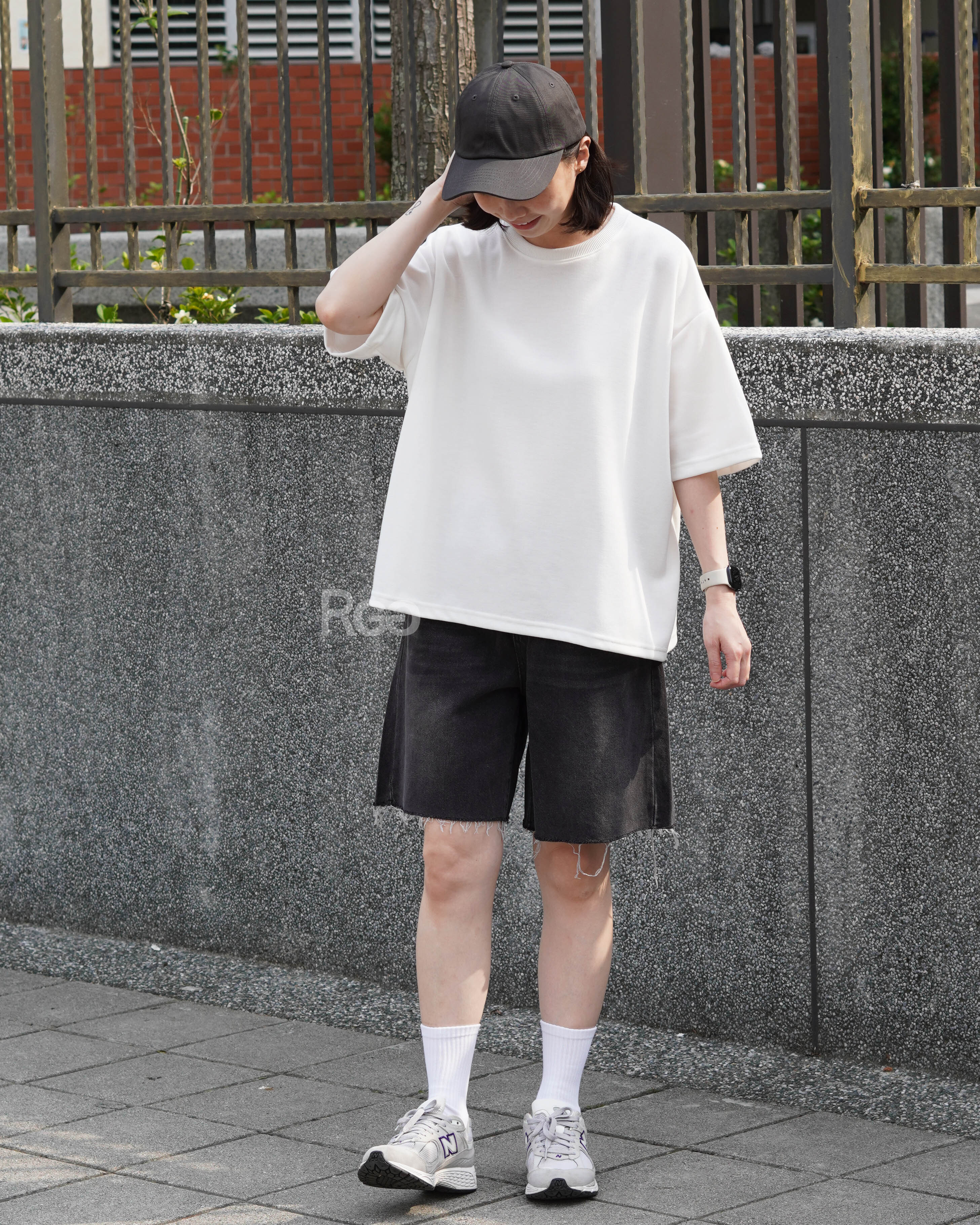 #11332 Boxy 厚磅素面寬短T