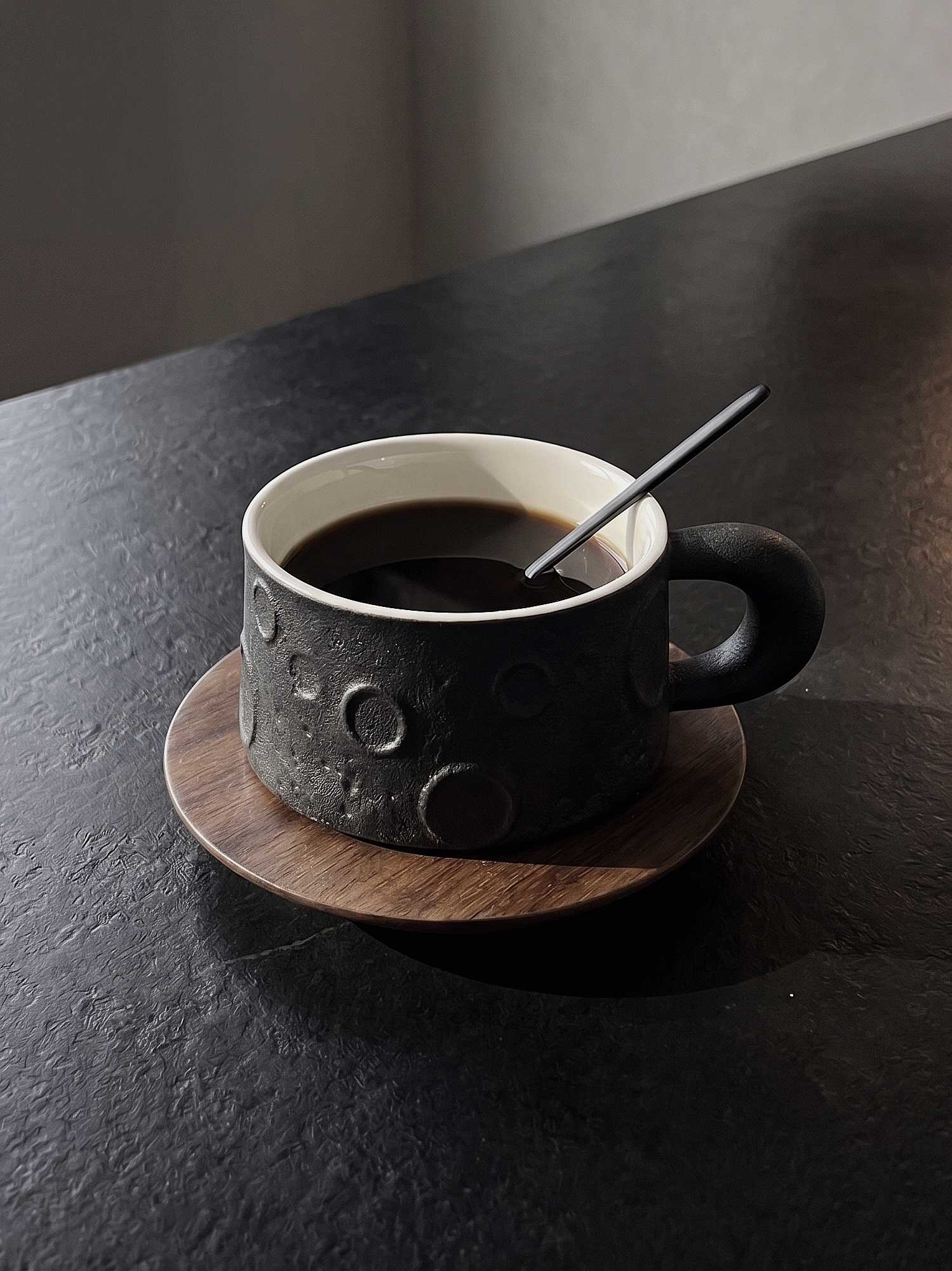 月球陶瓷咖啡杯碟組｜隕石紋理消光黑