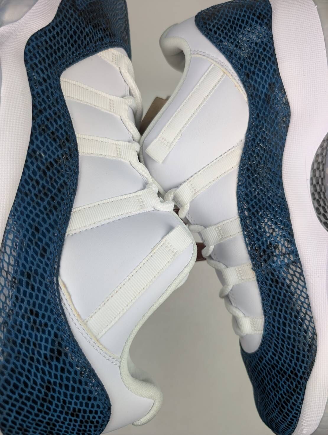 微瑕疵-左腳右腳鞋底內外側泛黃 CD6846-102 M13 Air Jordan 11 Low Retro Blue Snakeskin 藍蛇紋