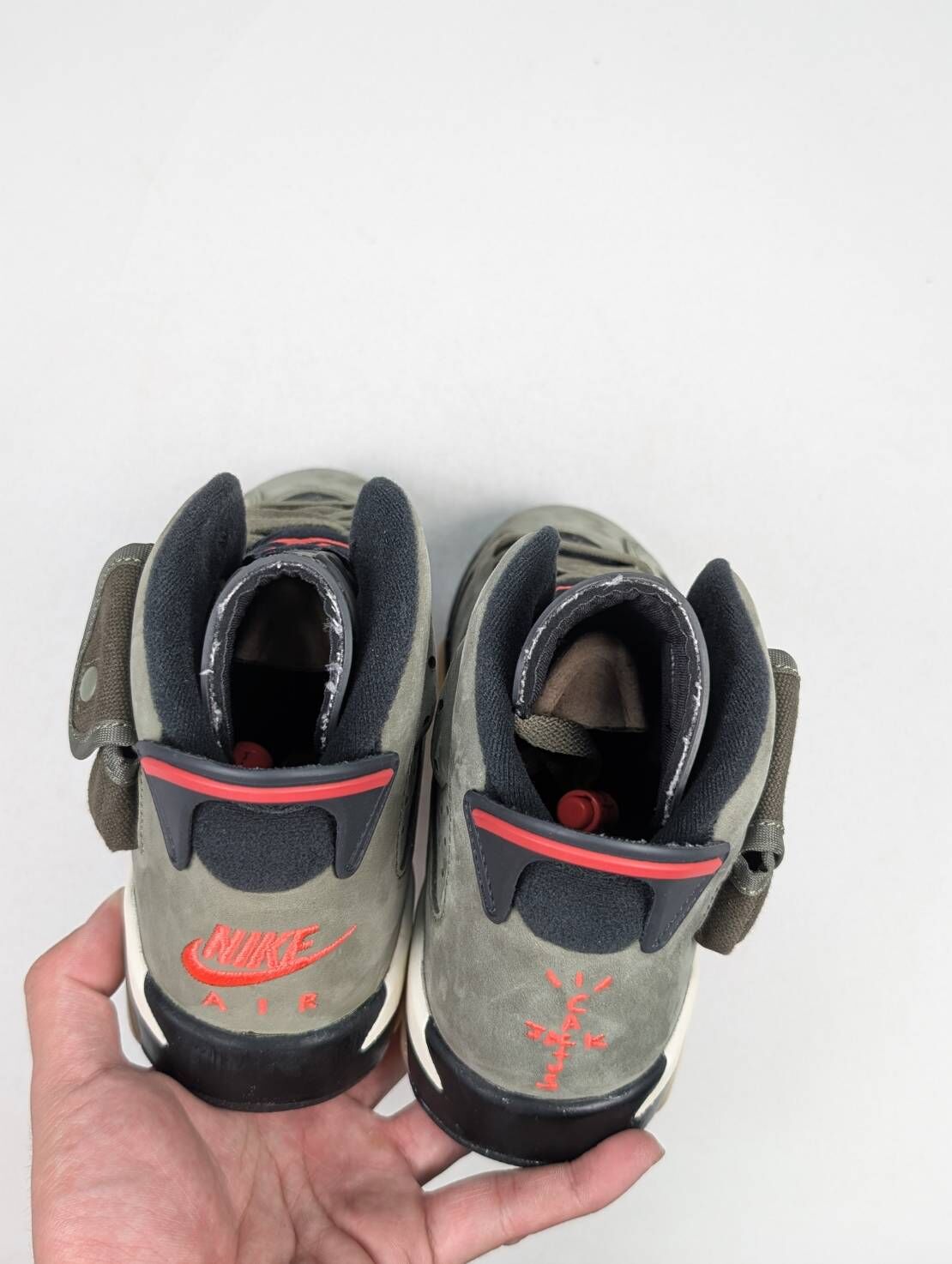 微瑕疵-左右腳中底色差鞋舌脫線 CN1085-200 4Y Jordan 6 Retro Travis Scott (GS) 女鞋