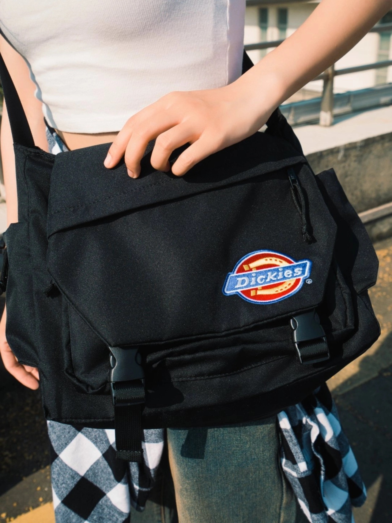 代購-Dickies 刺繡logo 工裝 郵差包 斜挎包 黑色/卡其色