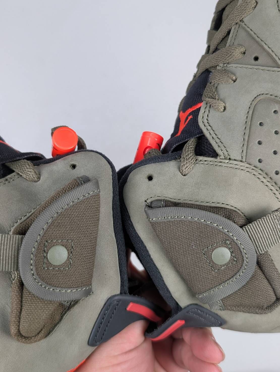 微瑕疵-左右腳中底鞋底泛黃外側口袋色差 CN1085-200 5Y Jordan 6 Retro Travis Scott (GS) 女鞋