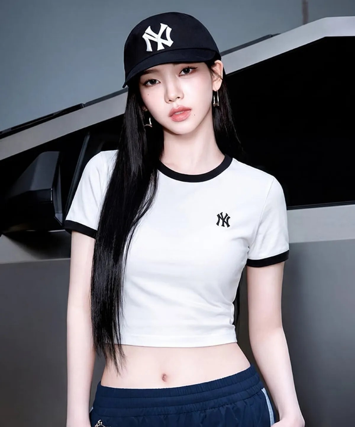 【OWN】MLB Korea 短袖上衣 運動 休閒 短版 圓領 螺紋 撞色 彈性 小LOGO 短TEE 女款 NY 洋基 Karina同款 Aespa 黑色 白色