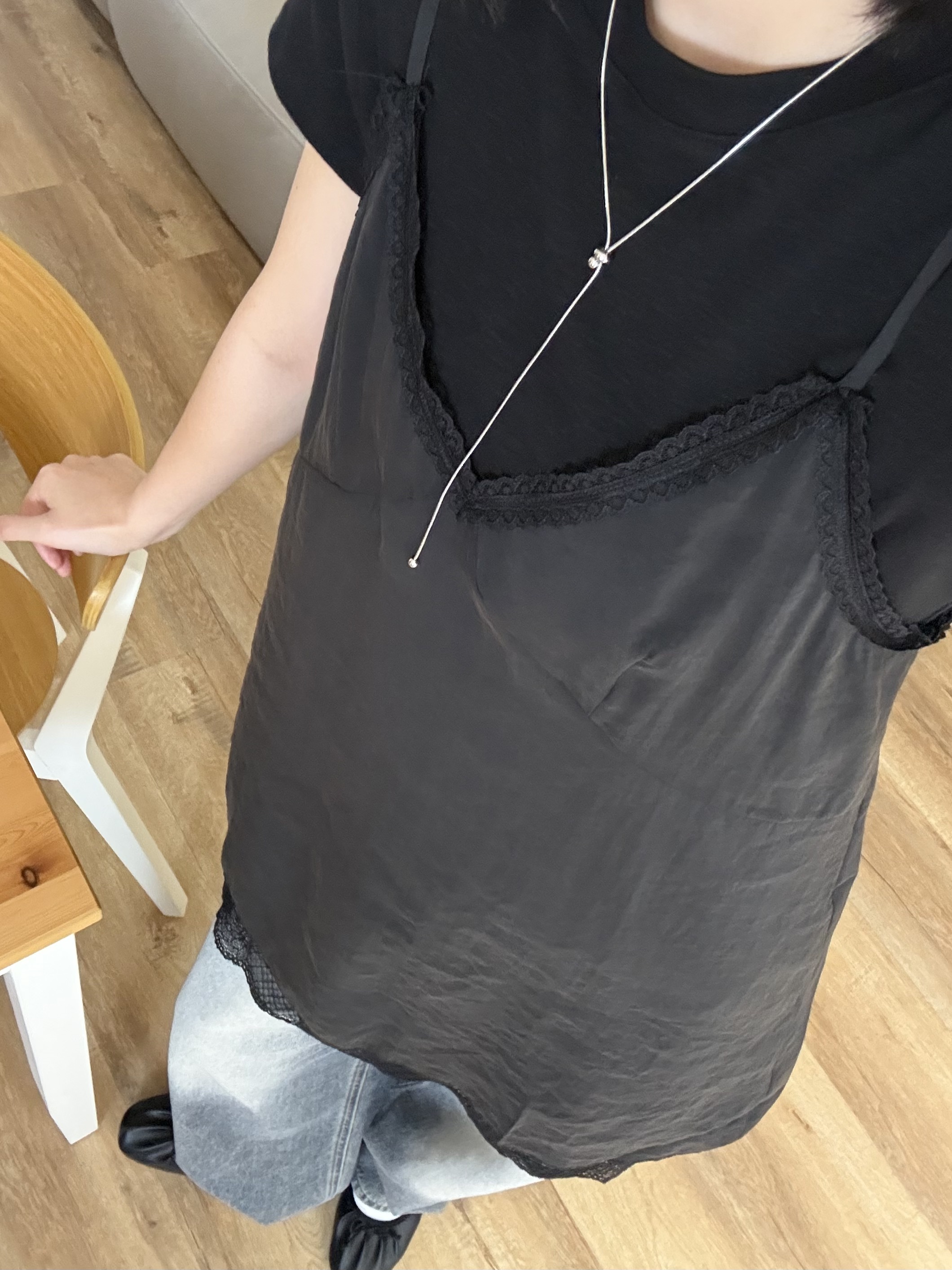 柔光濾鏡蕾絲細肩帶上衣 (黑)