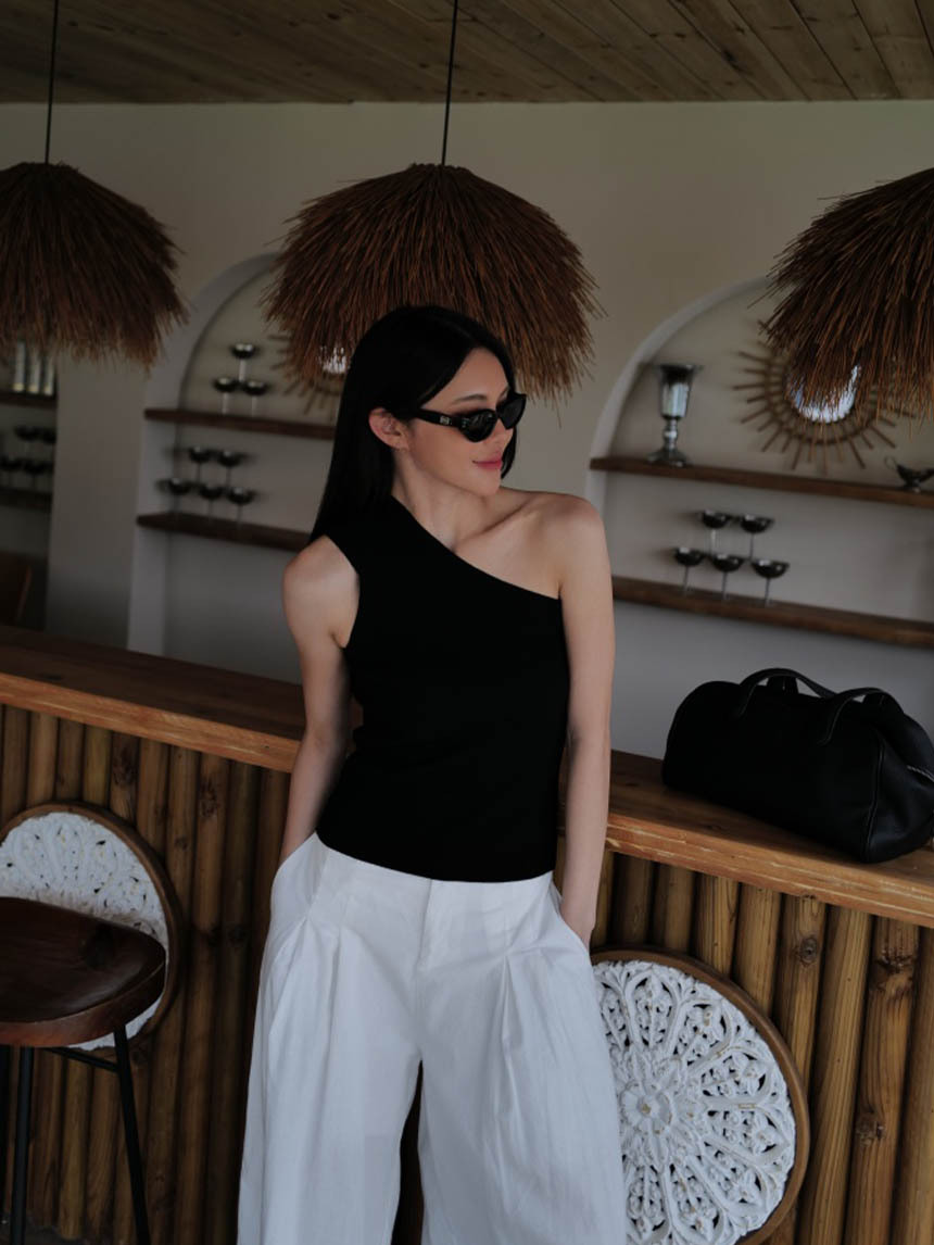 斜肩露肩針織背心*3色