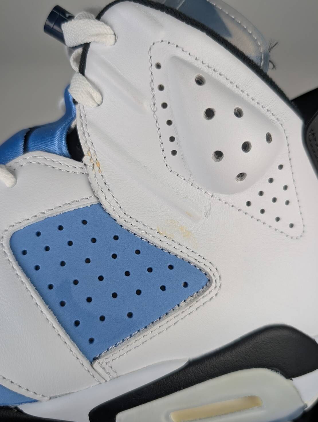 微瑕疵-左右腳鞋底微泛黃左腳外側明顯泛黃 CT8529-410 M9.5 Air Jordan 6 " UNC " 北卡藍 男款