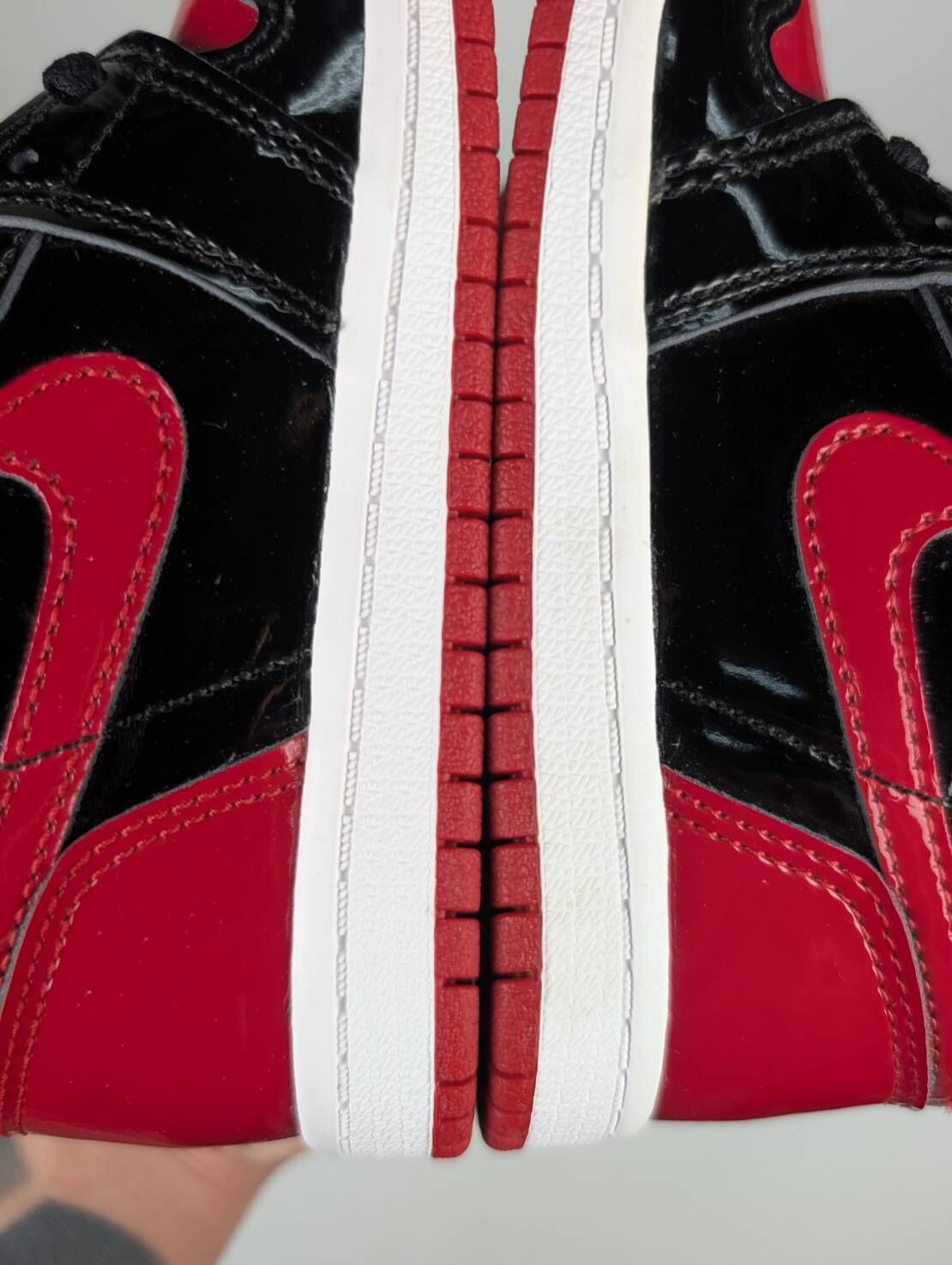 微瑕疵-左腳外側中底泛右腳內標髒汙左右腳大小腳(左:9C 右:10C) AQ2665-063 9C Jordan 1 Retro High OGPatent Bred (TD)小童