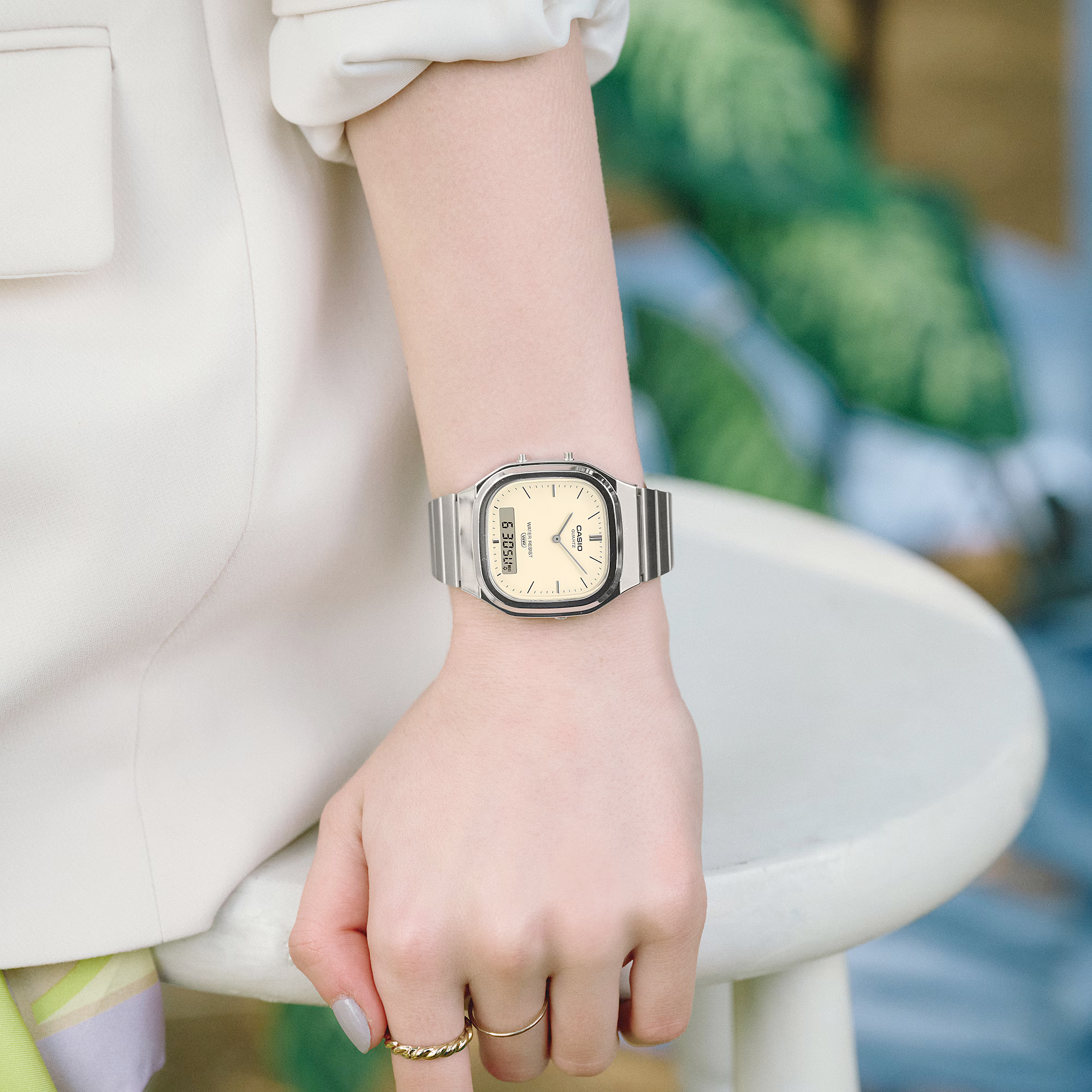 CASIO AQ-240E-7A2 米色 雙顯 方形 復古錶