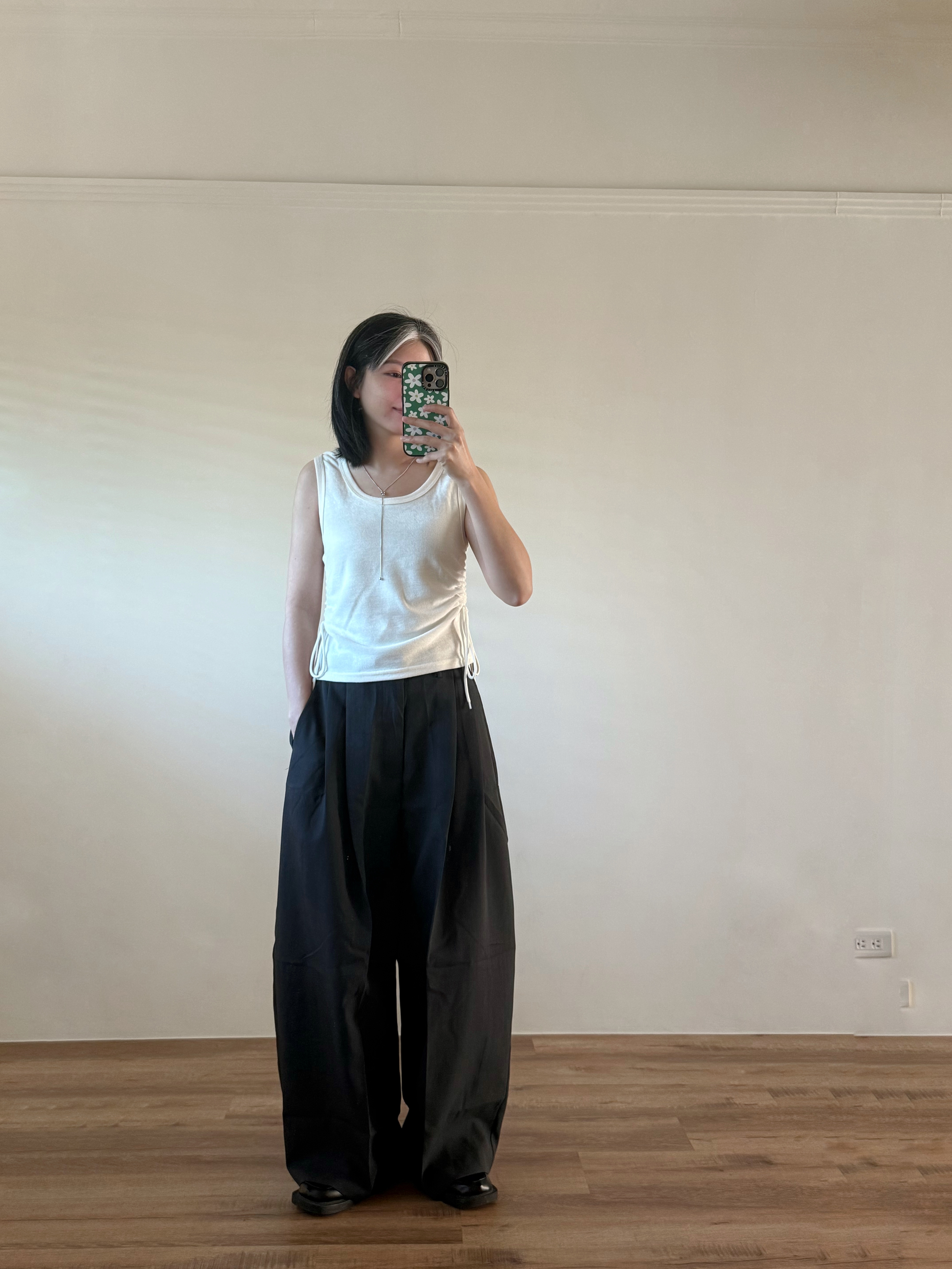 側抓皺圓領背心 (白)