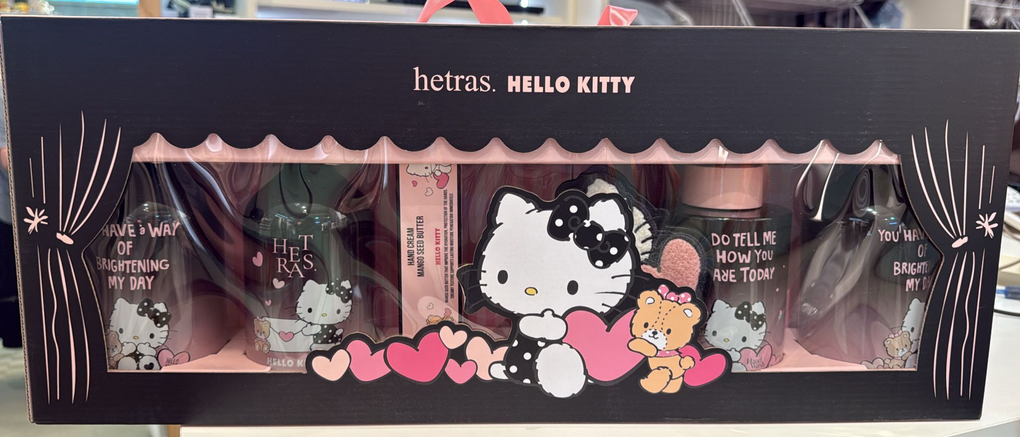 260428 HETRAS x Hello Kitty 限定名禮盒