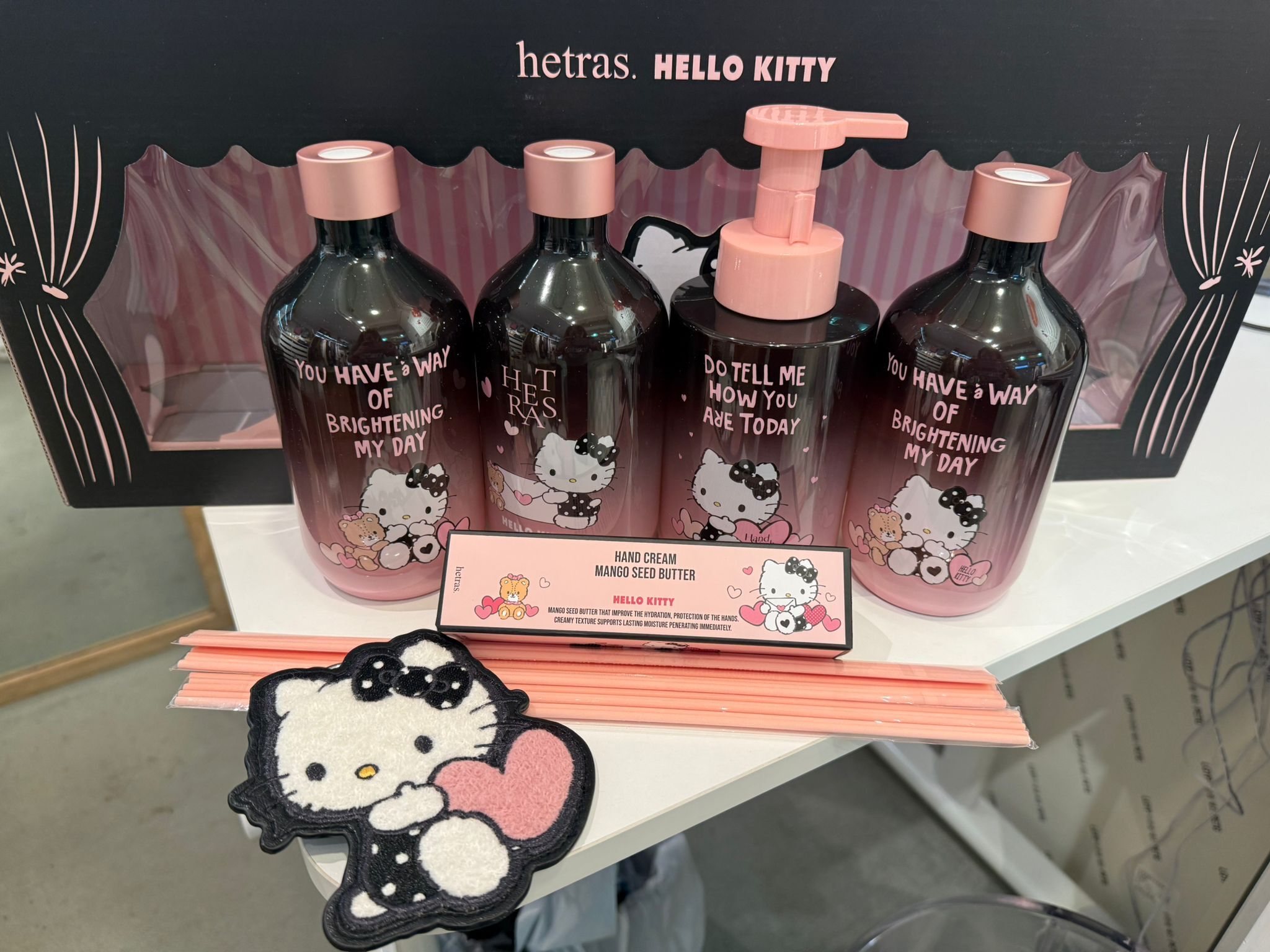 260428 HETRAS x Hello Kitty 限定名禮盒