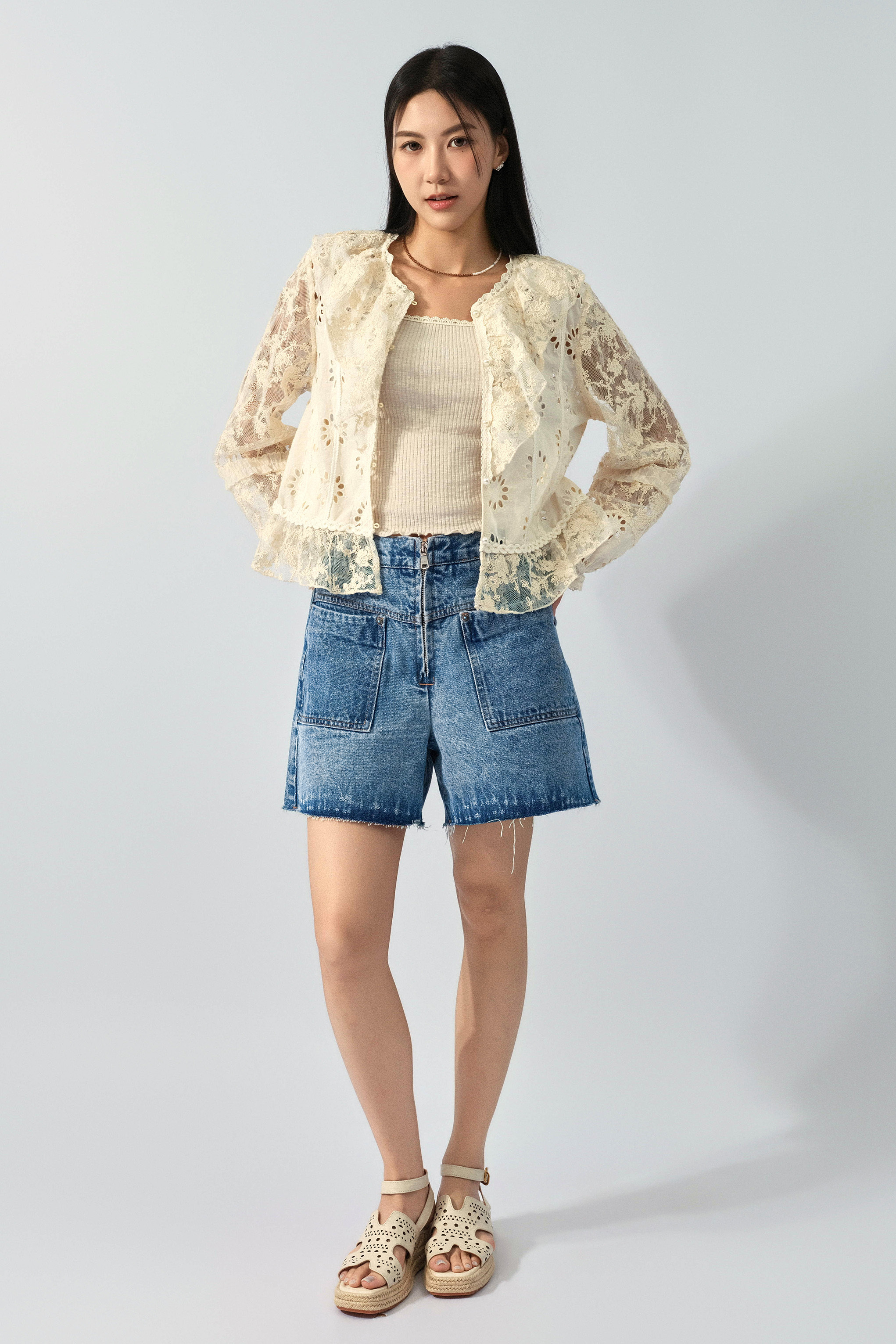 繡花網拼通花棉荷葉上衣 (預購產品）