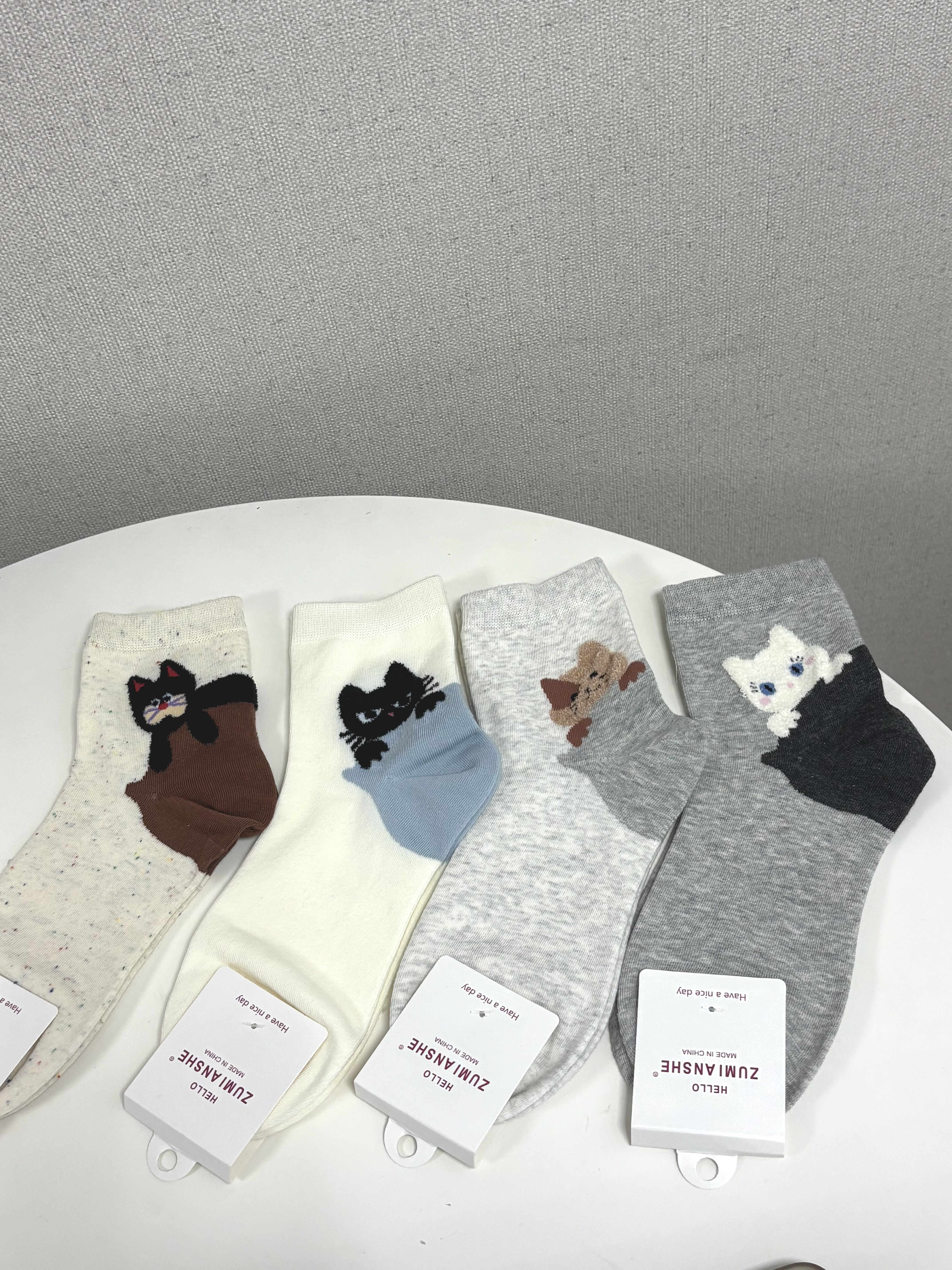 探頭萌貓造型長襪4入組