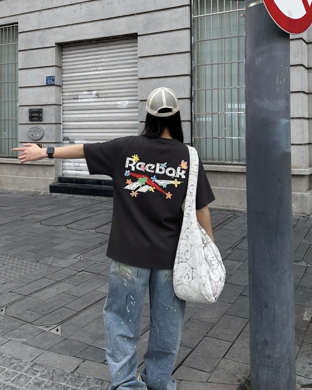 『預購商品』Reebok 美式復古卡通塗鴉LOGO 寬鬆短踢 26SRMC8NU