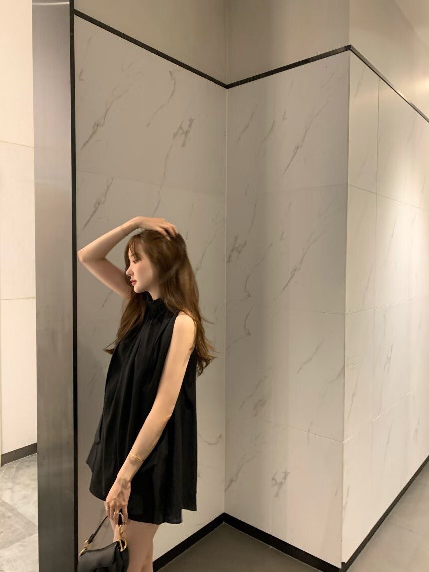 緞面光澤感高領削肩傘襬背心上衣 / 4色