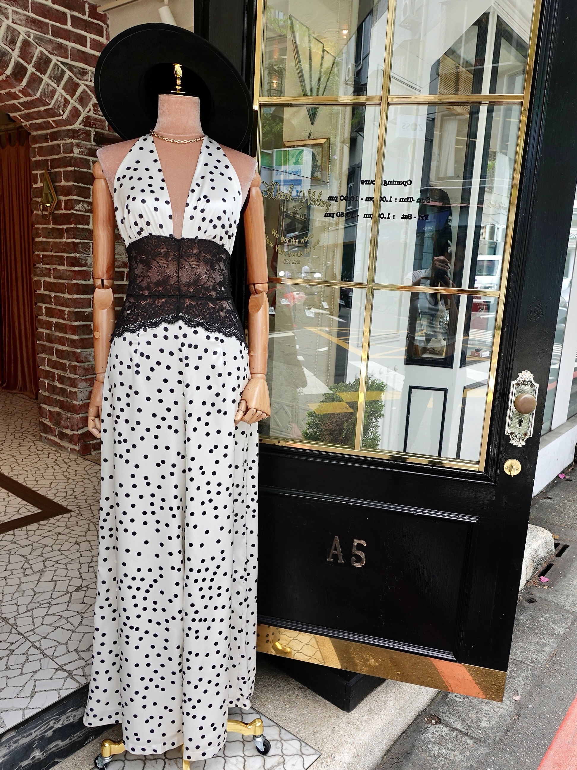 White Black白黑色點點領繞脖綁帶露背蕾絲腰飾連身長寬褲