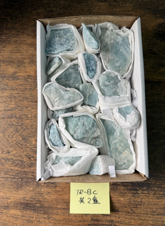 ZA579 TR-BC 海藍寶 原石 重量0.6-0.7kg