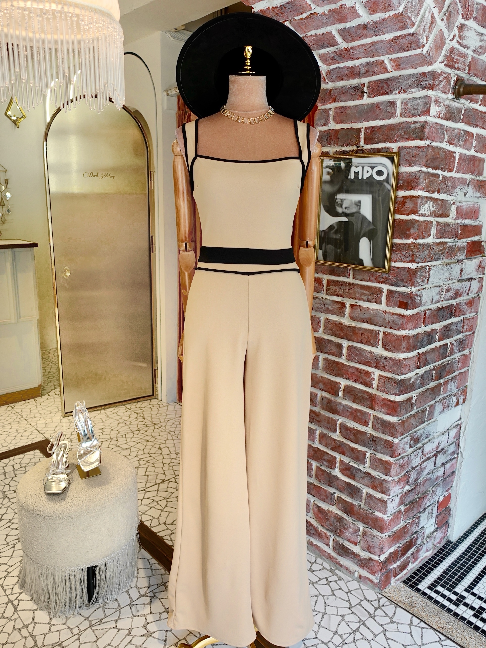 Taupe腮紅粉色黑飾邊綁帶短上衣+高腰長寬褲套裝