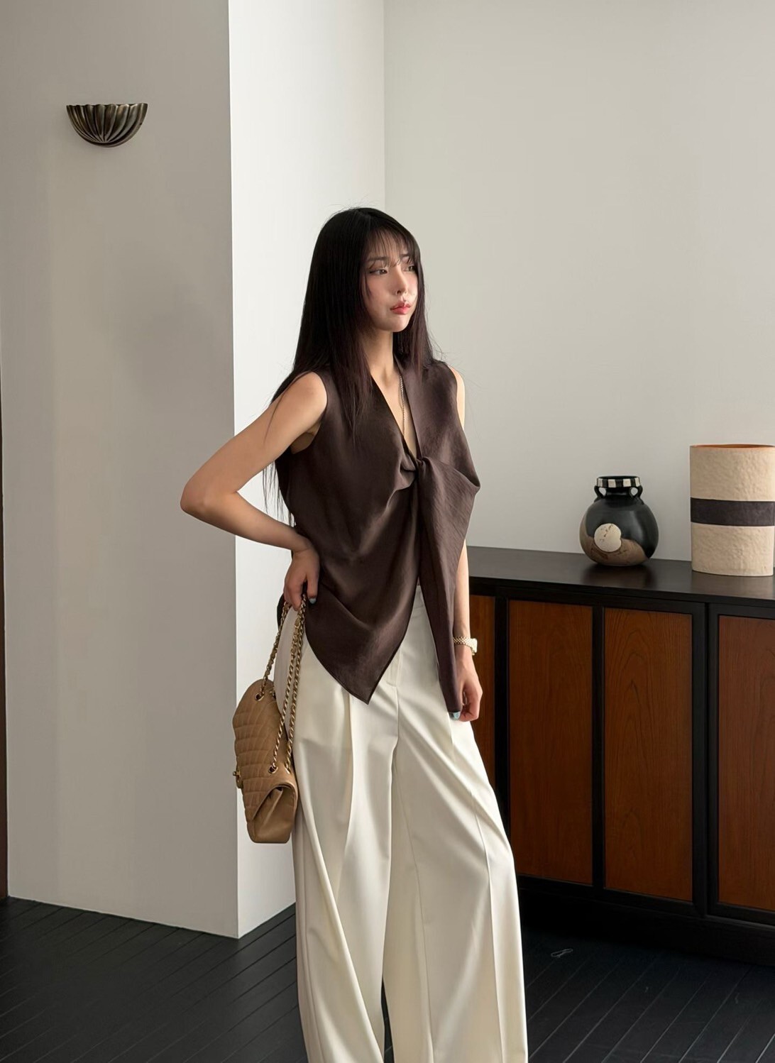 扭結前開衩造型V領無袖上衣 / 3色