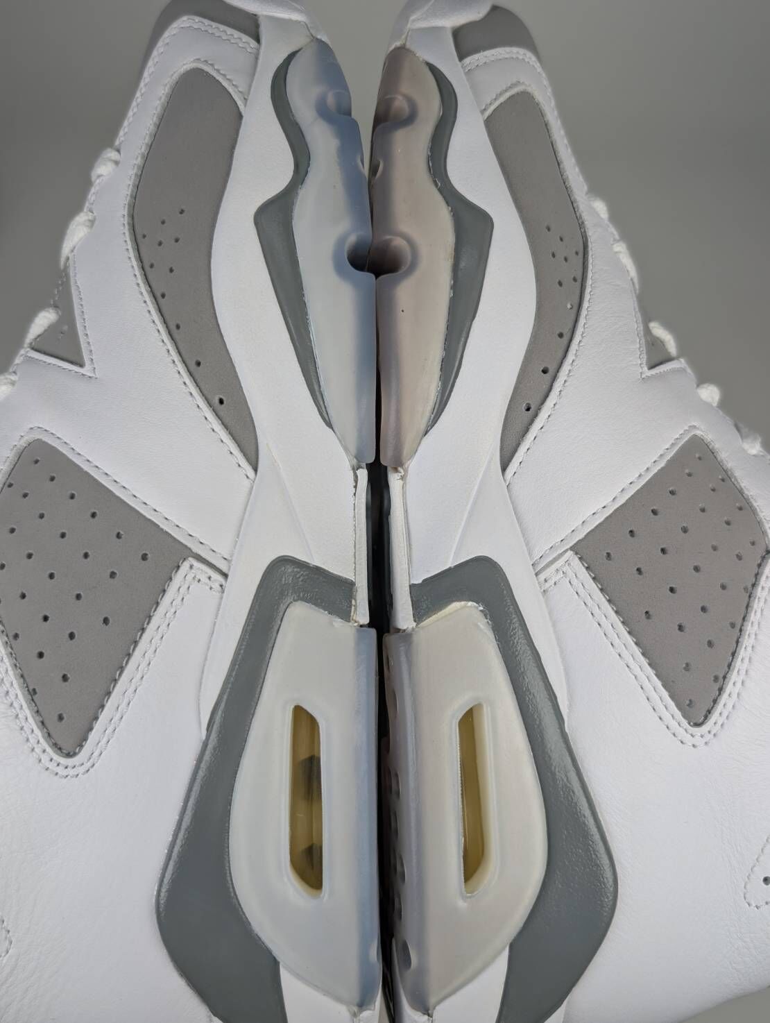 微瑕疵-左右腳鞋面色差左腳鞋底泛黃 CT8529-100 M10.5 Air Jordan 6 “ Cool Grey ” 酷灰 男款