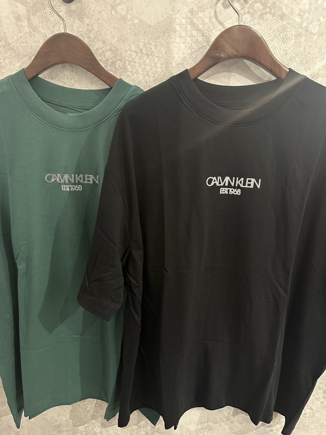 Calvin Klein CK 雙色小字母1968 寬版 短袖上衣 短T