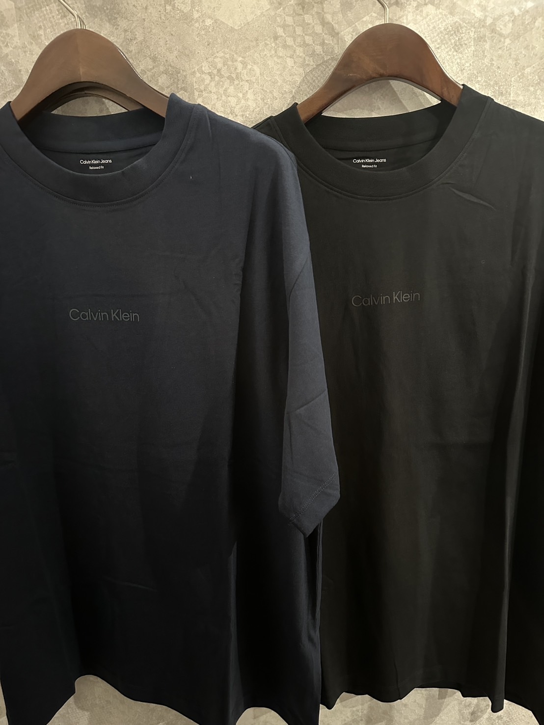 Calvin Klein CK 立體膠印小字母 寬版 短袖上衣 短T