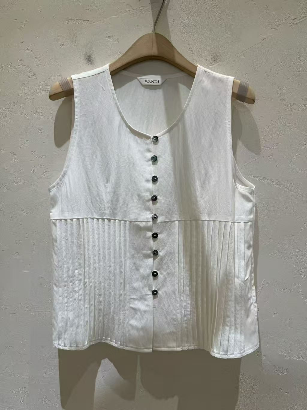 WJ6117 風琴壓摺排扣背心