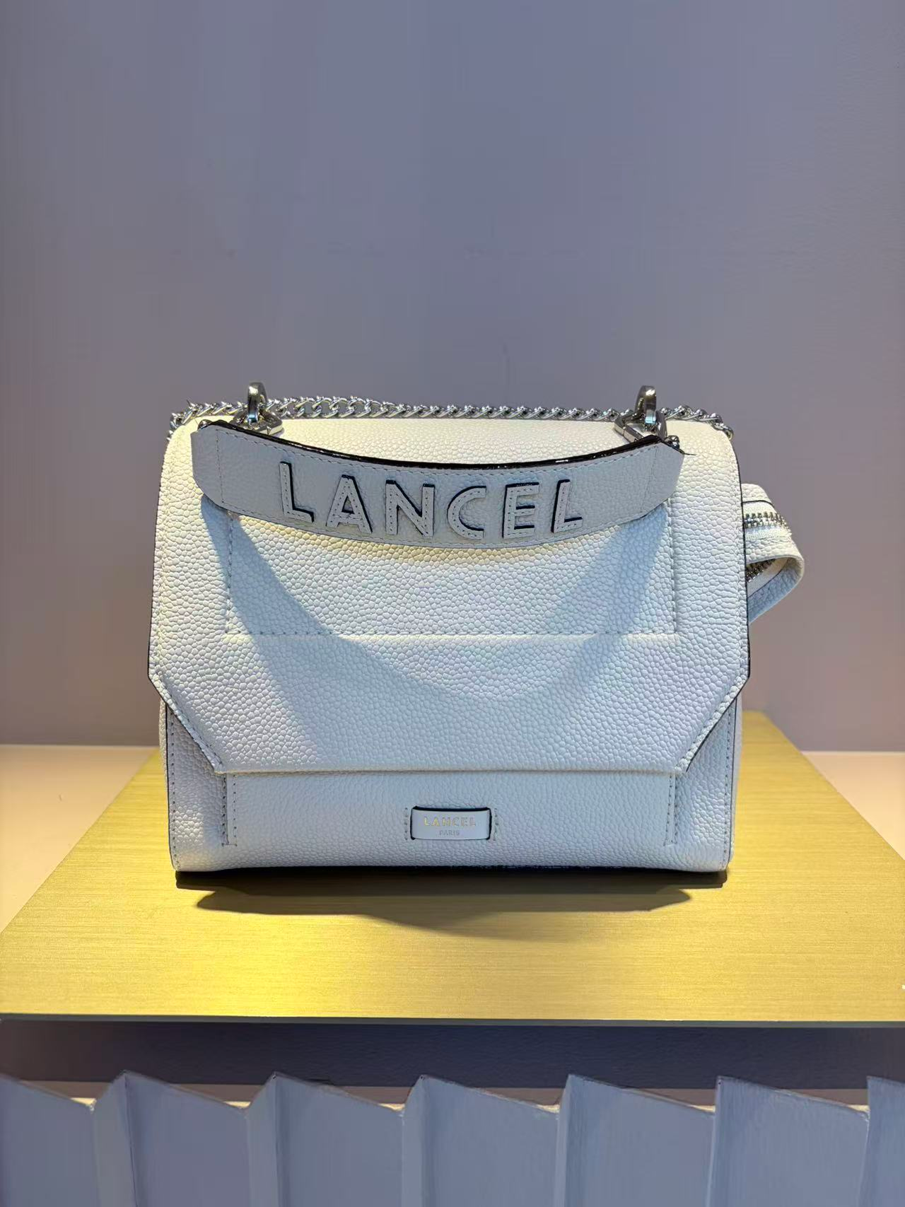 FRA-GGG0428-738 A09222 Ninon M color neige (A139)