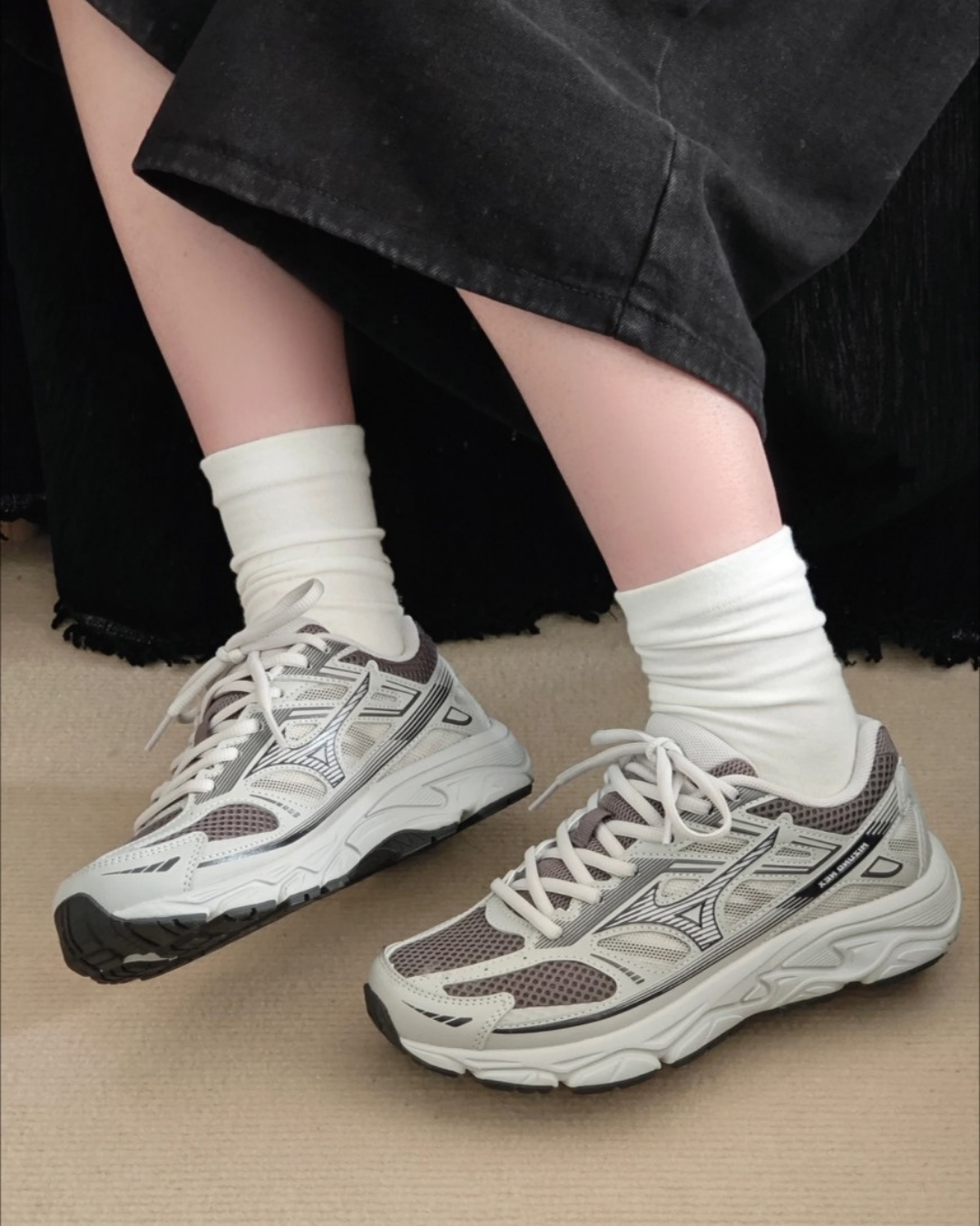 "代購" Mizuno NEX 經典復古 透氣輕量 慢跑鞋 深灰 D1GH262403