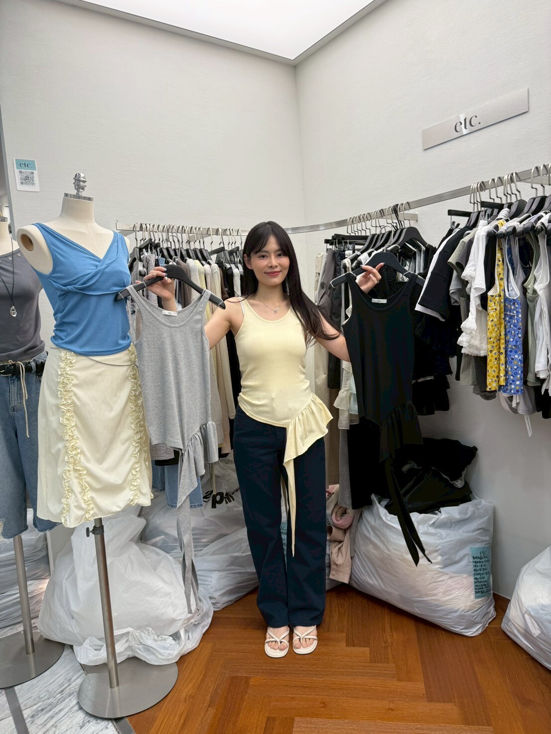 MK6106 U領背心不規則下擺