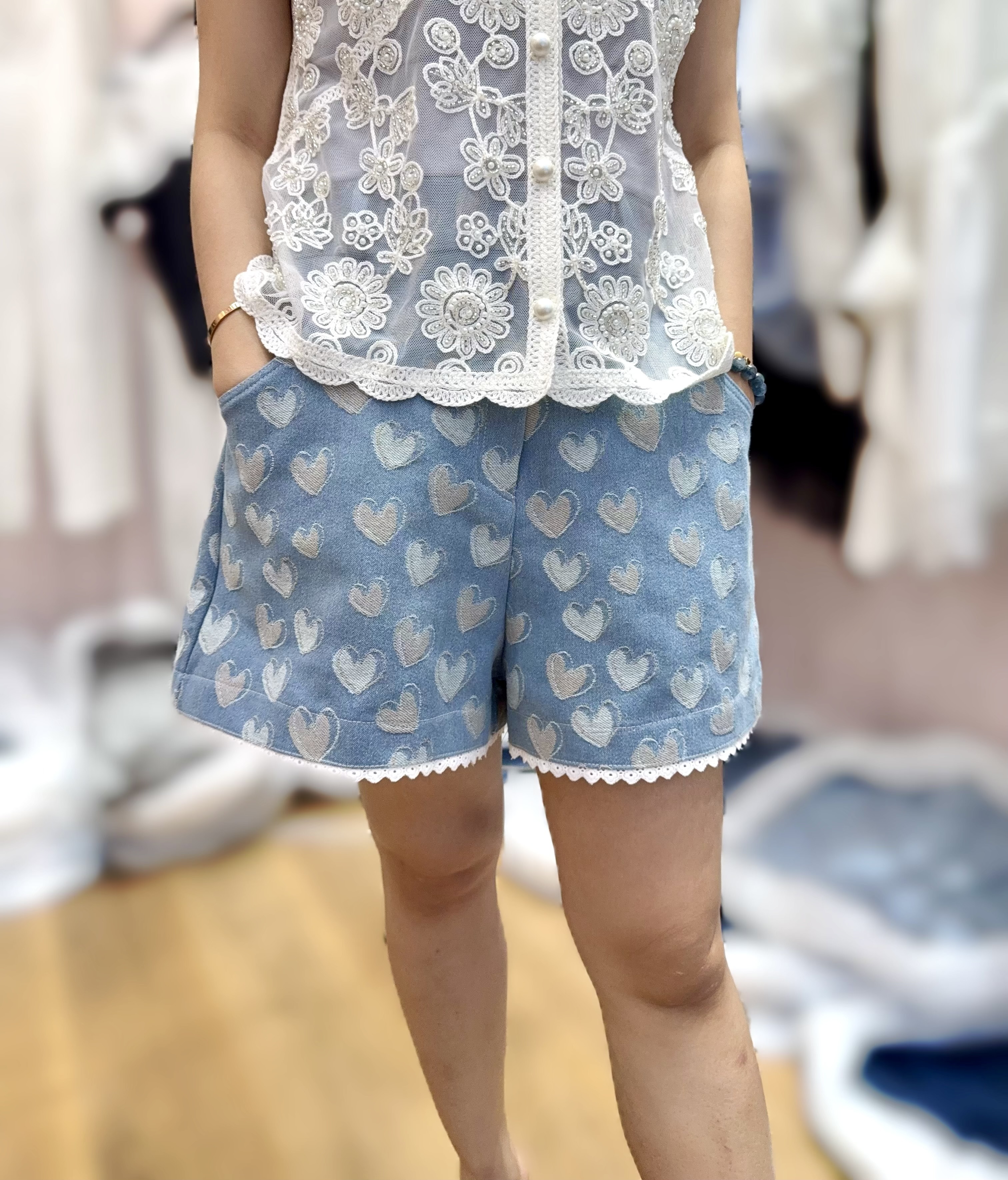 Ot76  牛仔心心褲 腰25-32  HIP  41  長15.5   $399